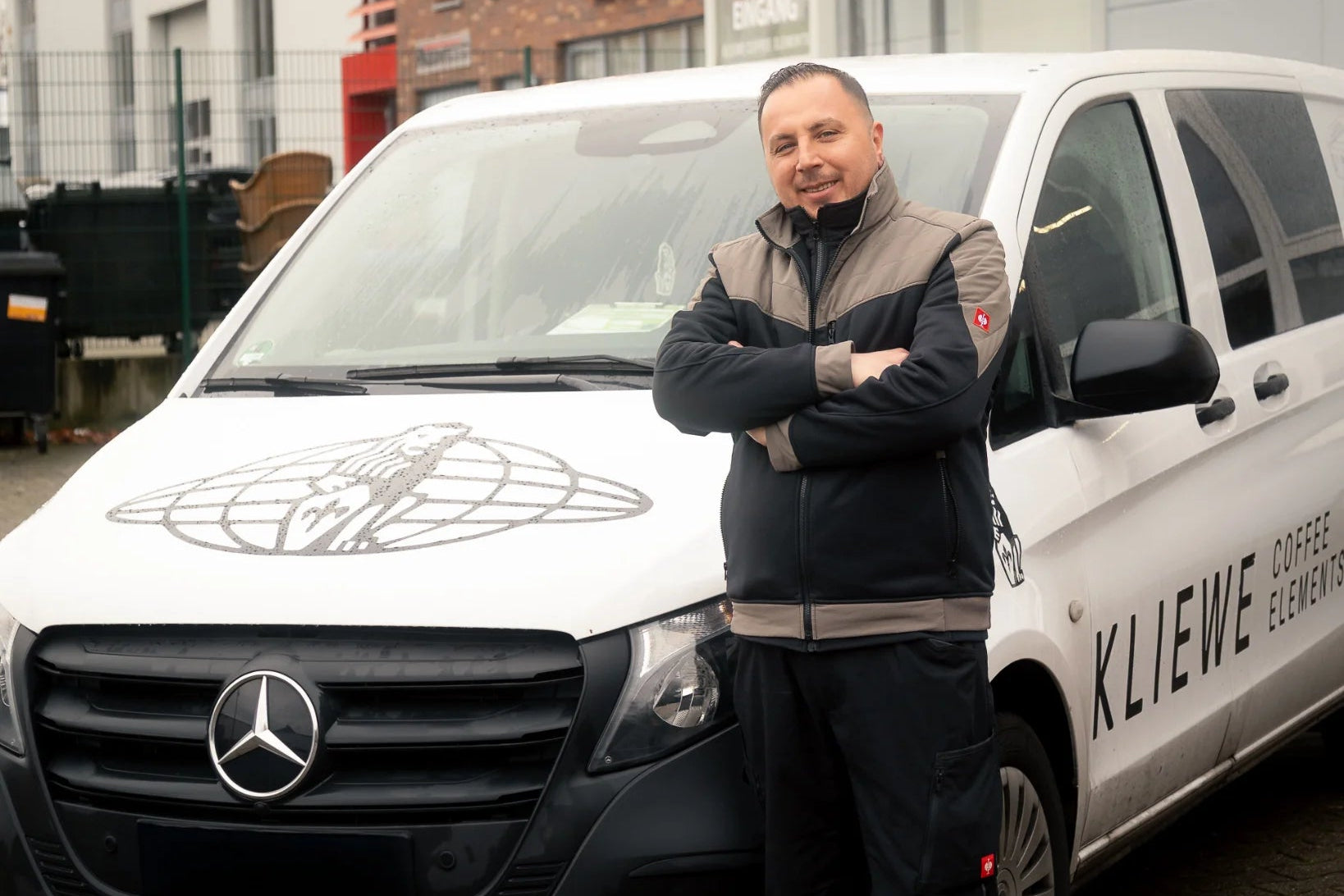 Kliewe Coffee Elements Techniker vor Technikerauto in Münster