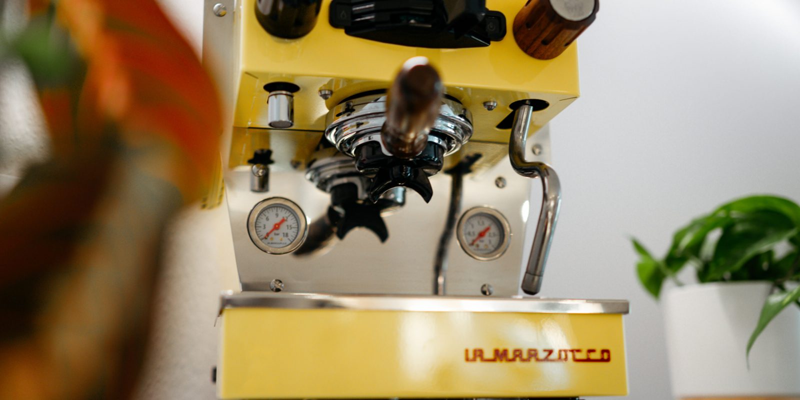 Gelbe Micra Showroom Kliewe